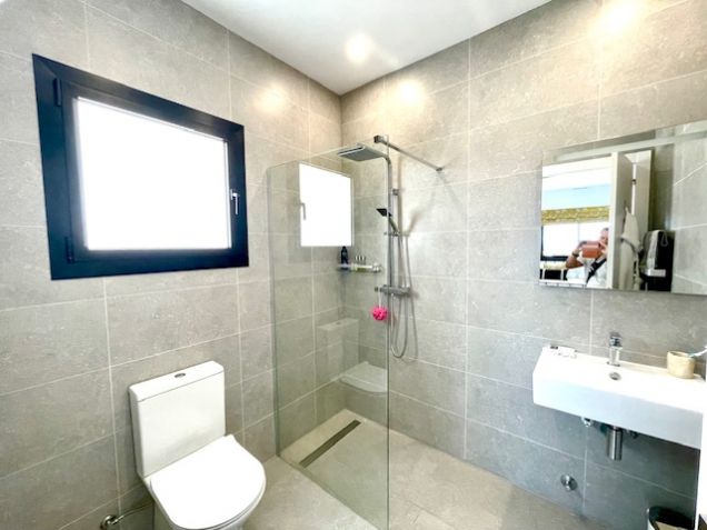 Ensuite bedroom 2