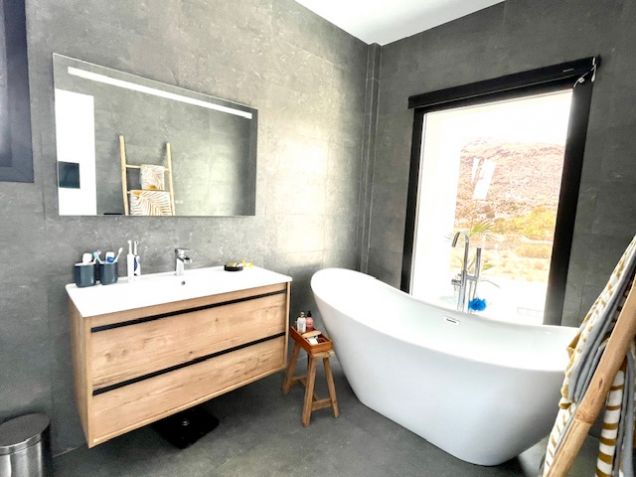 Ensuite principal bedroom